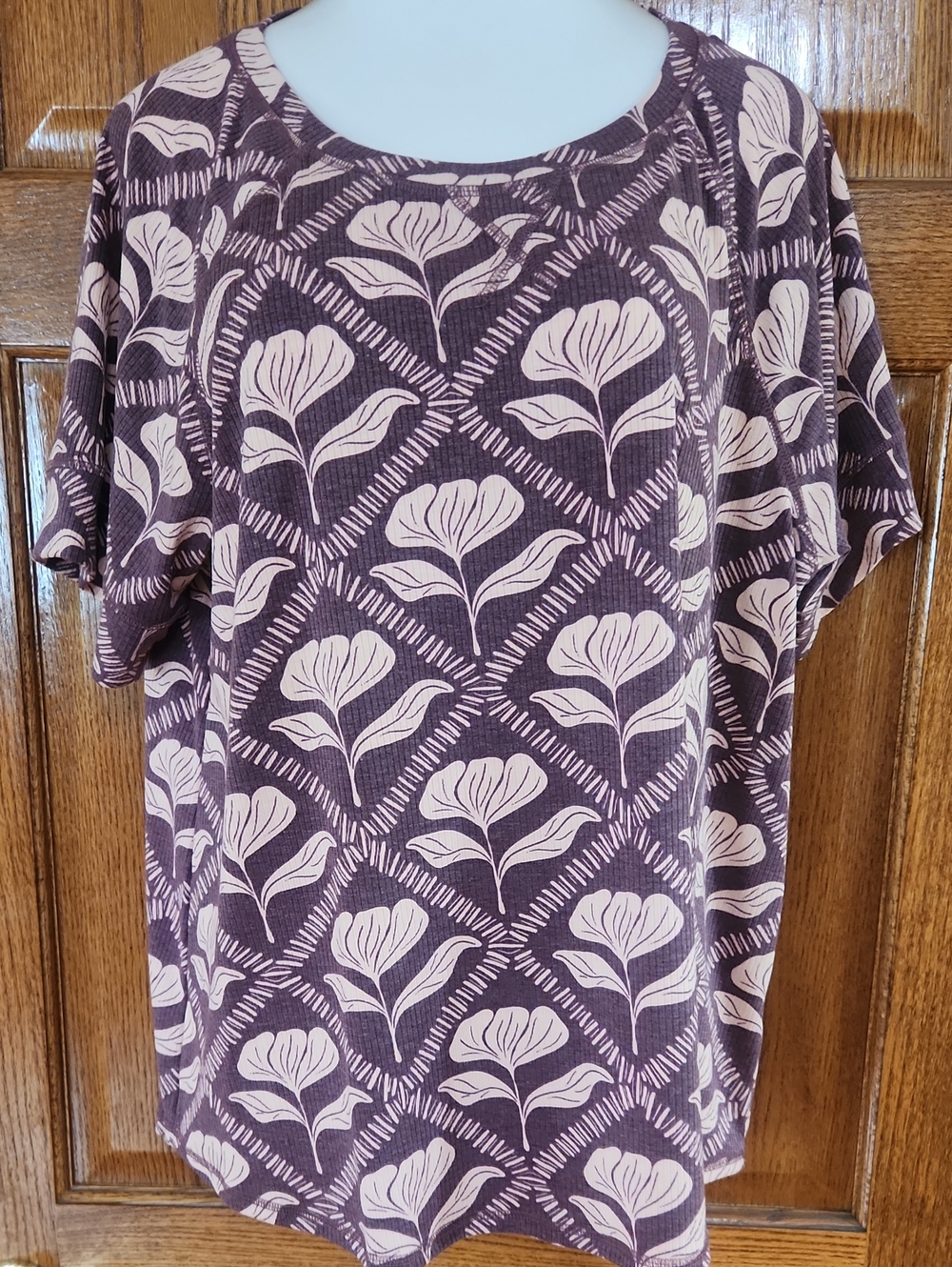 LuLaRoe Hailey 2xl Short Sleeve Floral Tee in Plum and Pale Pink